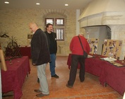 Exposition dans la tour-porte du château de Bellecroix